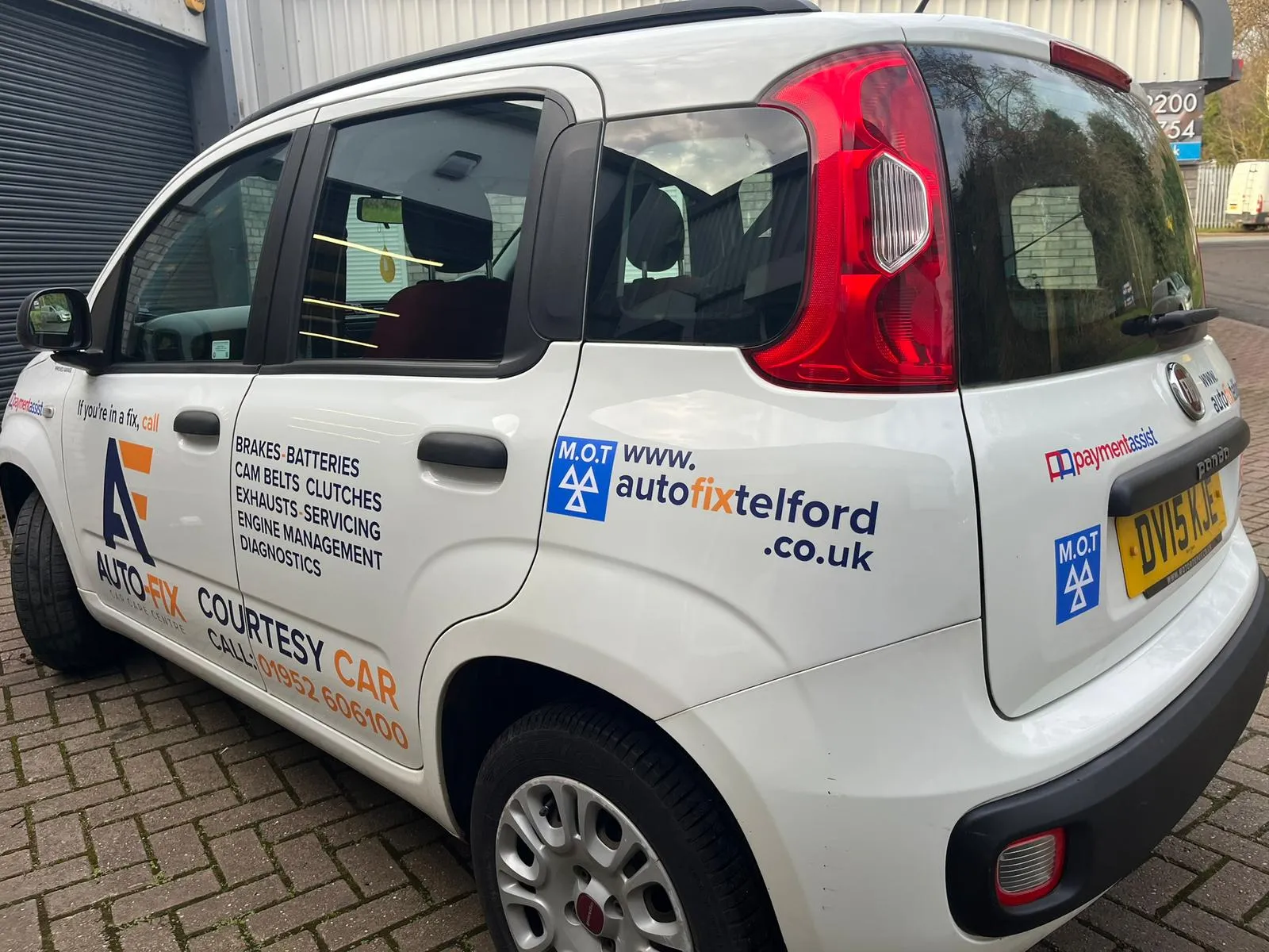 Vinyl signs for car service and garage businesses in the UK
