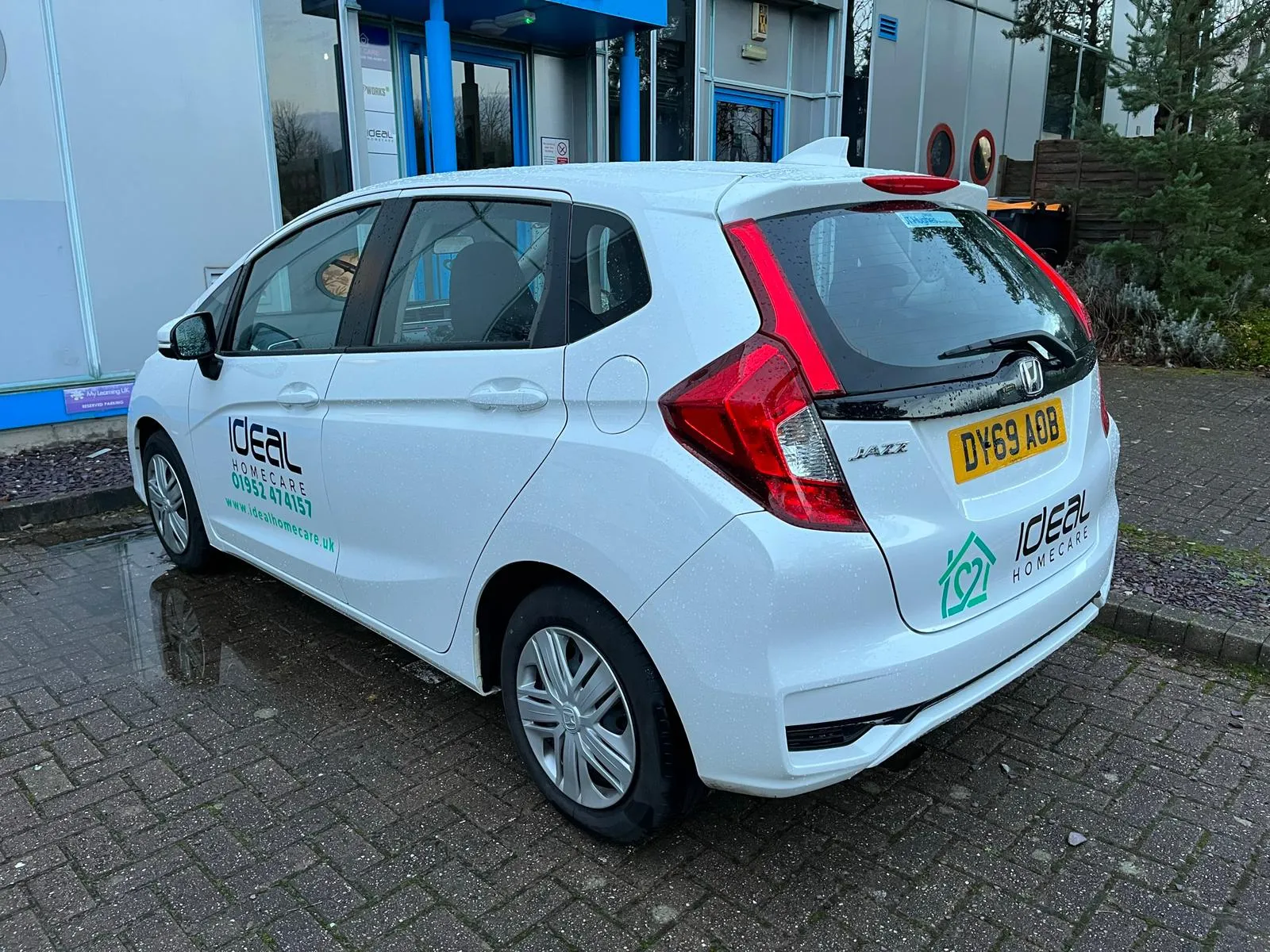 Magnetic signs for home care service vehicles in the UK