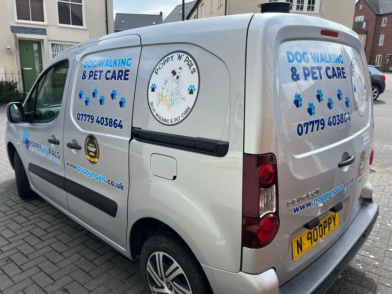 Magnetic signs for pet care service vehicles in the UK